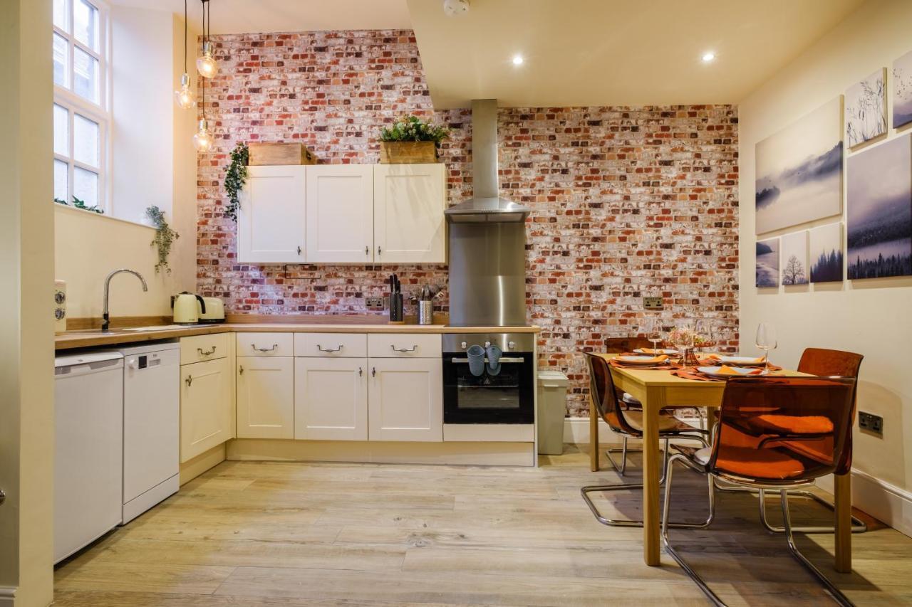 Flat 2, The Old Antiques Warehouse - Free Off-Site Health Club Access With Pool, Sauna, Steam Room & Gym Bowness-on-Windermere Esterno foto