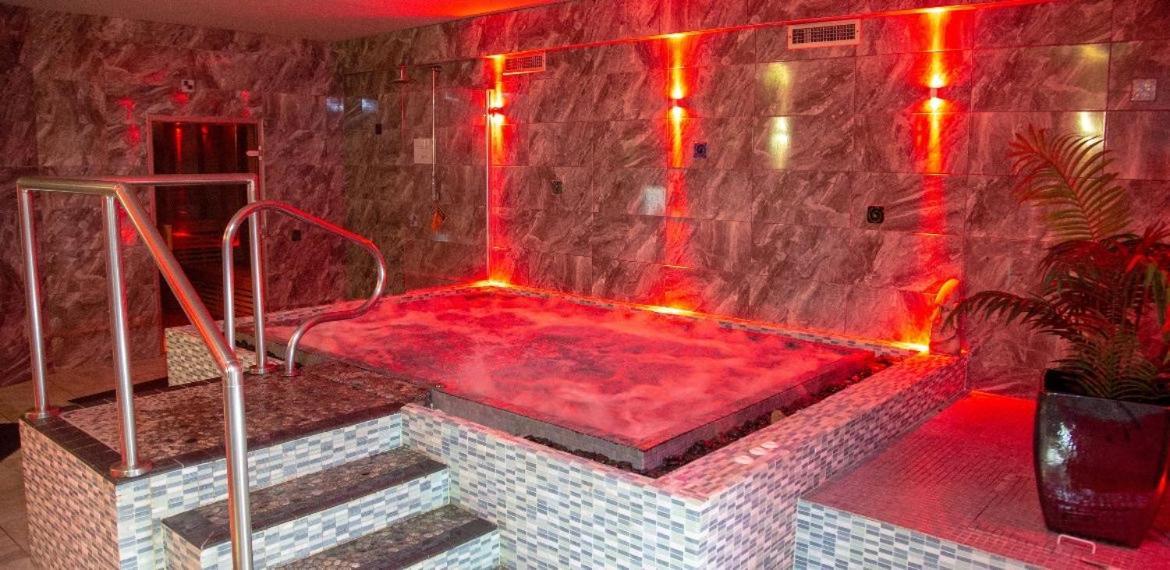 Flat 2, The Old Antiques Warehouse - Free Off-Site Health Club Access With Pool, Sauna, Steam Room & Gym Bowness-on-Windermere Esterno foto